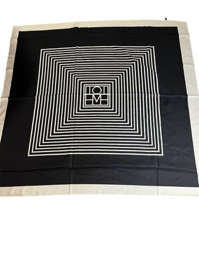 Monochrome Geometric Square Scarf
New
Poly
Black cream